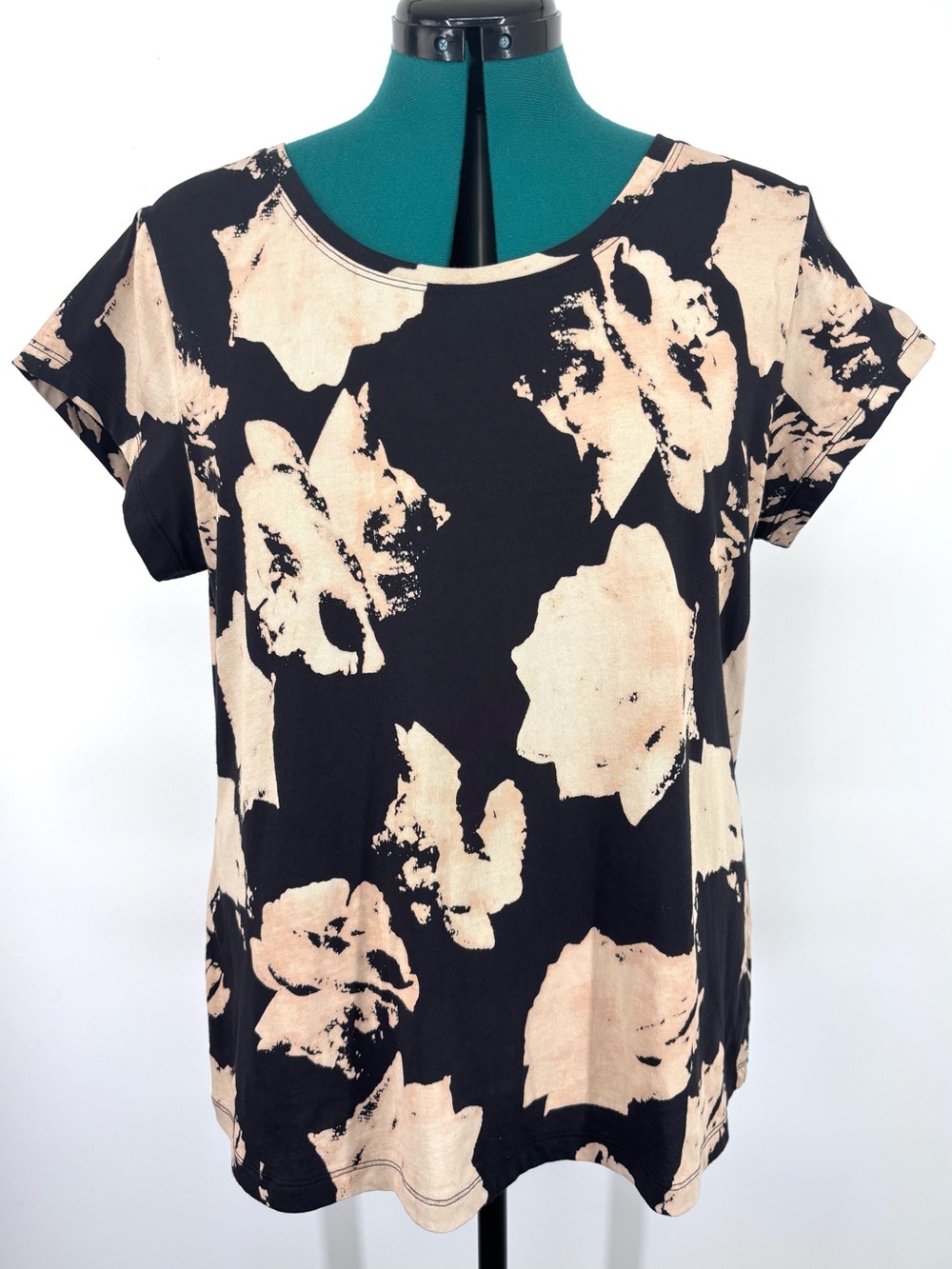 CAbi Flash Tee # 4473, Black Cap Sleeve Tee with Beige Floral Motif, Large